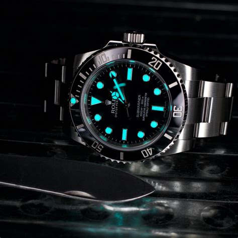 rolex submariner glow